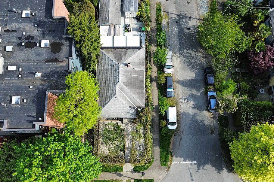 1385 E 7th Avenue Vancouver, BC - 4