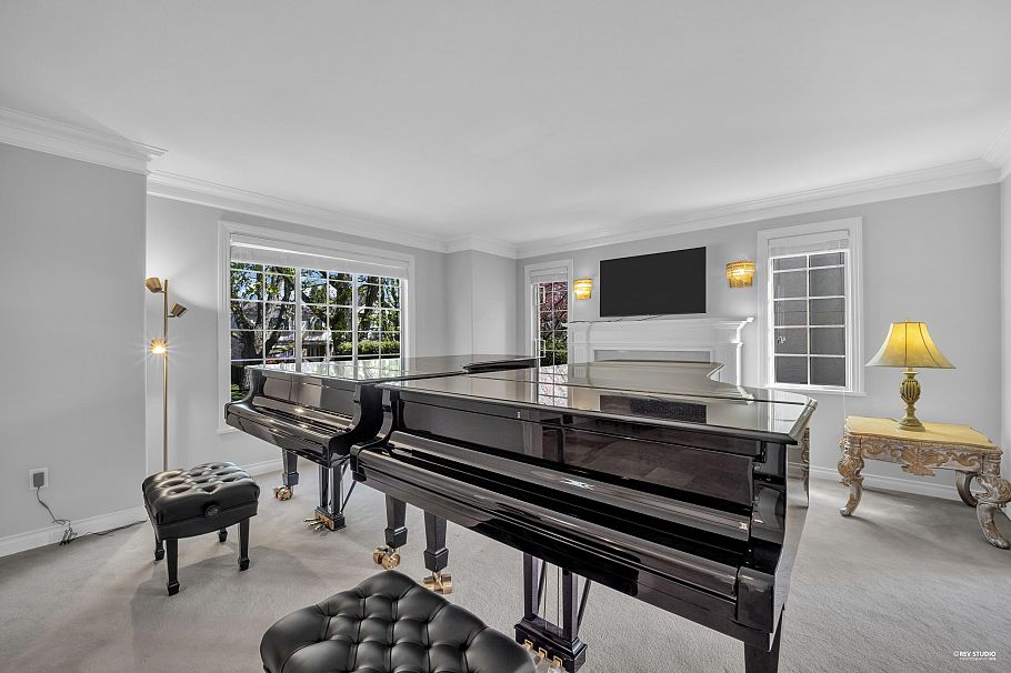 2986 W 35th Avenue Vancouver, BC - 3