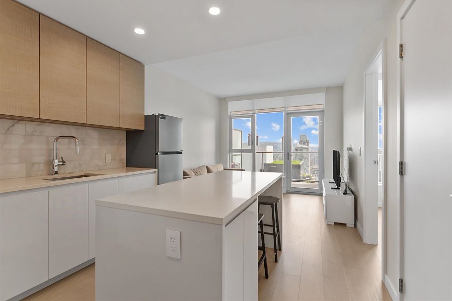 4903 2108 Gilmore Avenue Burnaby, BC - 2