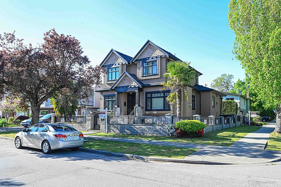 1091 E 55th Avenue Vancouver, BC - 2