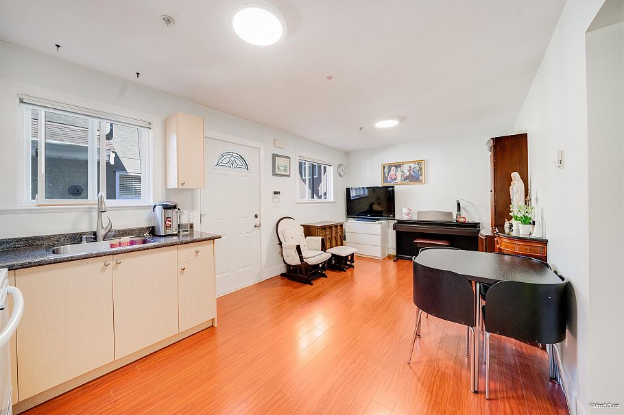 1023 E 8th Avenue Vancouver, BC - 14