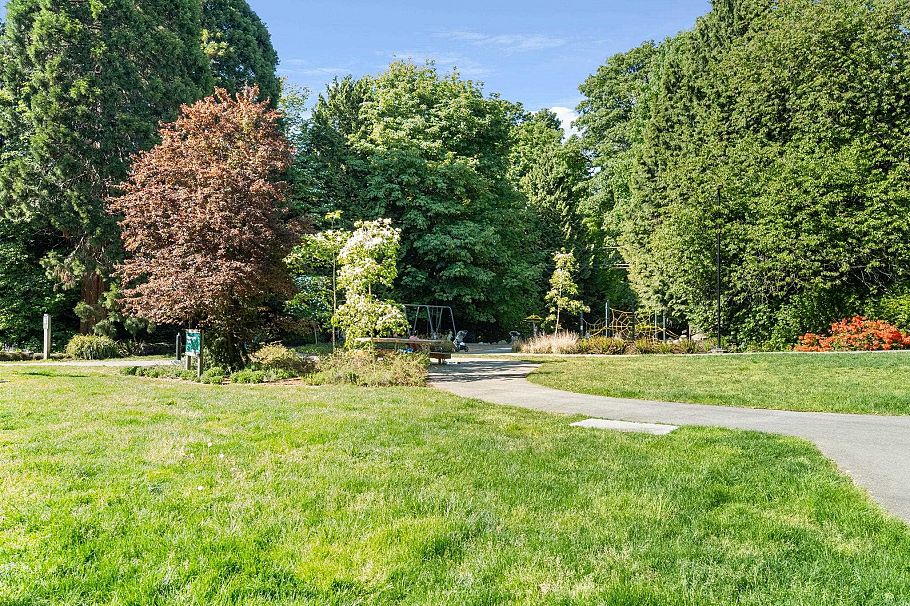 303 365 E 1st Street North Vancouver, BC - 26
