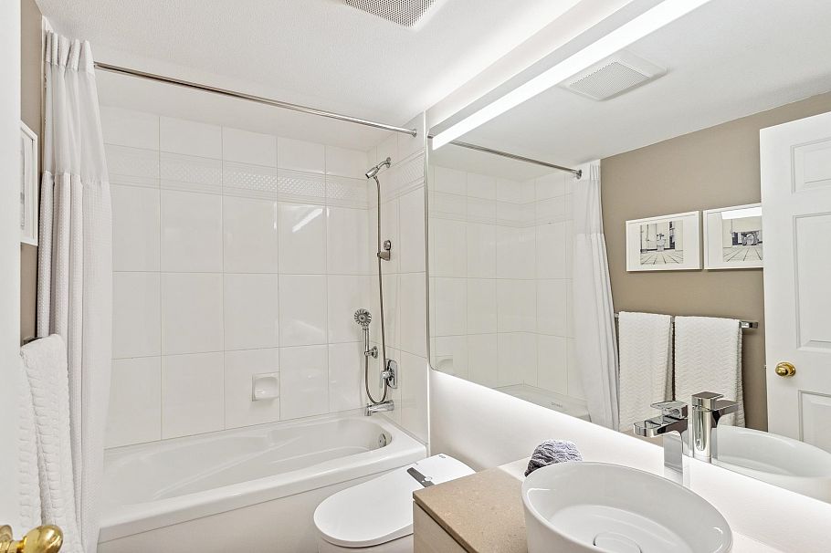 206 175 E 10th Street North Vancouver, BC - 17