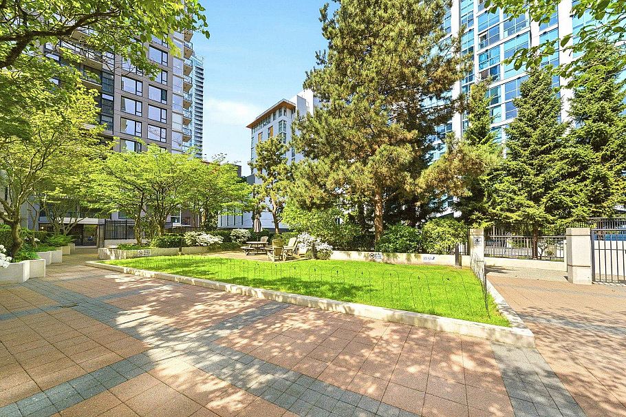 1259 Richards Street Vancouver, BC - 28