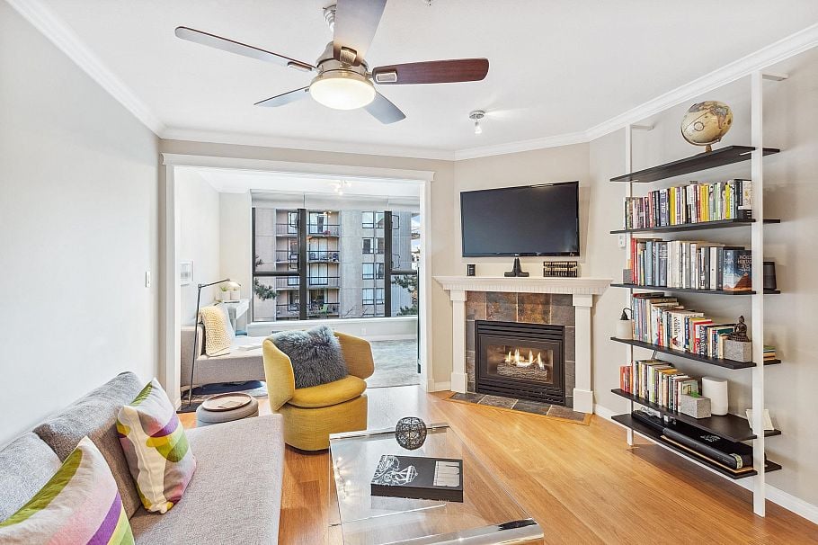 206 175 E 10th Street North Vancouver, BC - 1