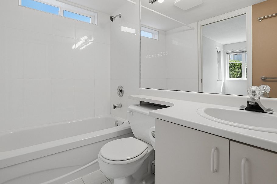 737 W 7th Avenue Vancouver, BC - 18