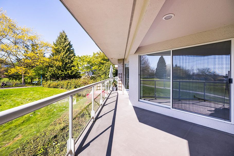 1206 33 Chesterfield Place North Vancouver, BC - 37