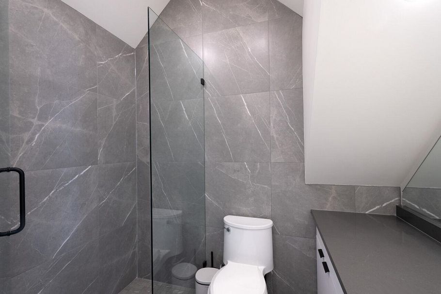 1026 E 13th Avenue Vancouver, BC - 22