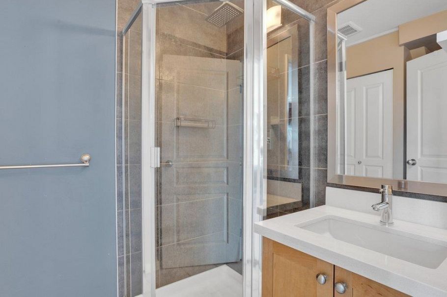 26 2375 W Broadway Vancouver, BC - 15