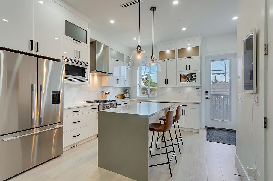 2868 E 49th Avenue Vancouver, BC - 1