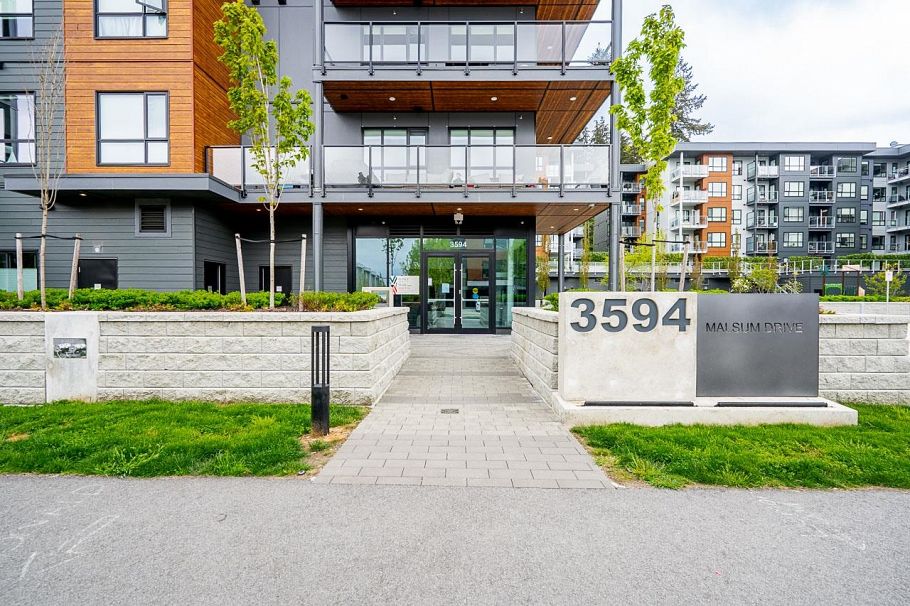 317 3594 Malsum Drive North Vancouver, BC - 9