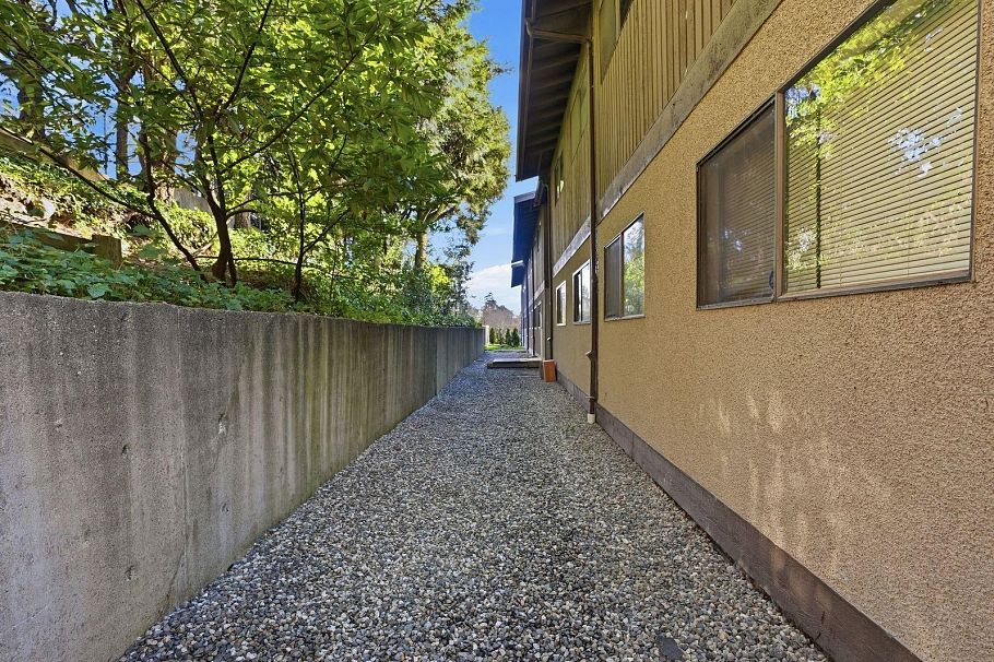 1021 Old Lillooet Road North Vancouver, BC - 9