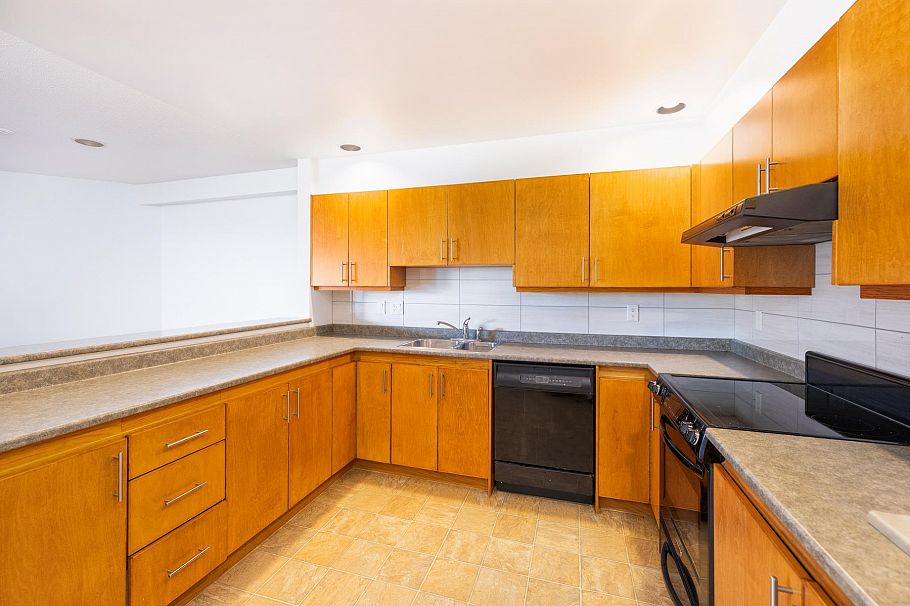 1206 33 Chesterfield Place North Vancouver, BC - 22
