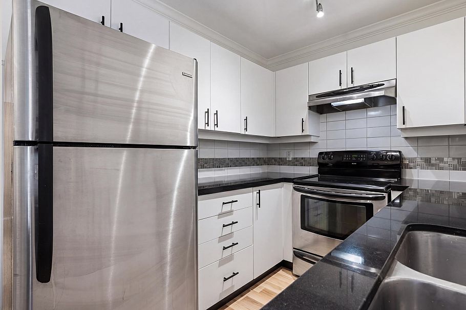 311 2680 W 4th Avenue Vancouver, BC - 9