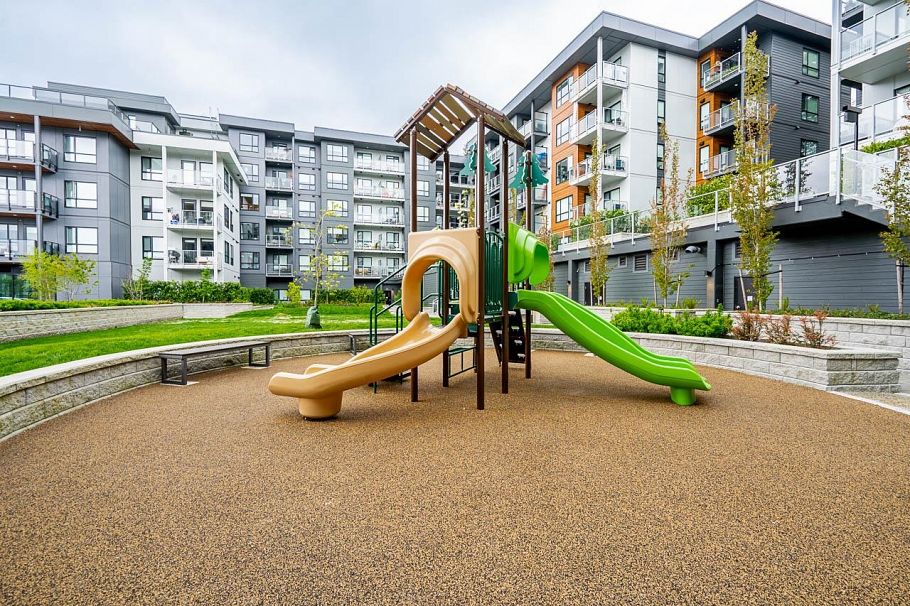 317 3594 Malsum Drive North Vancouver, BC - 4