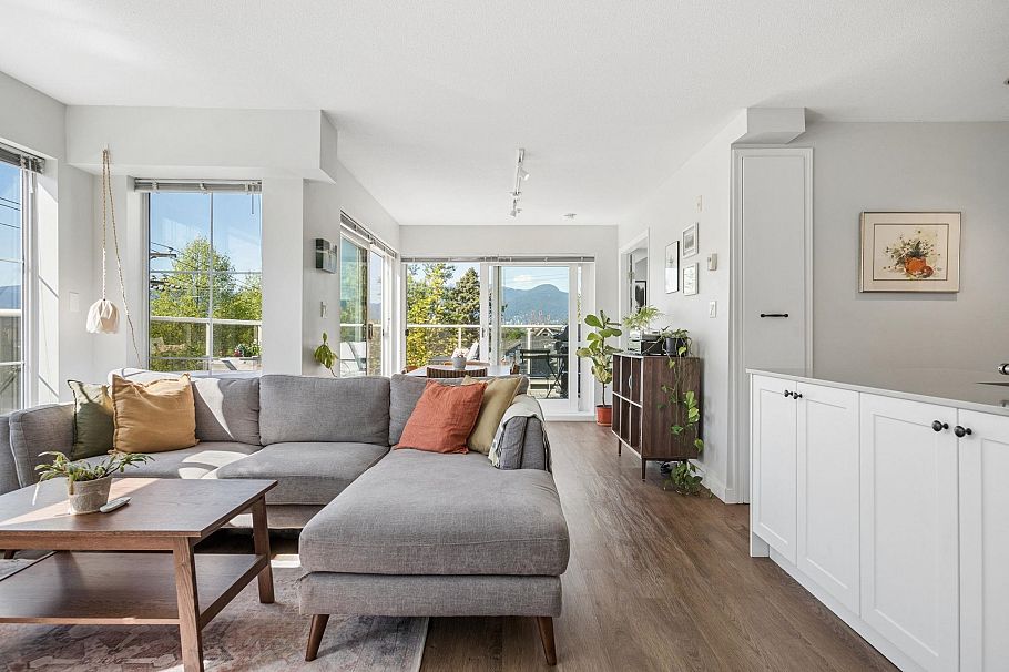 302 1510 Grant Street Vancouver, BC - 2