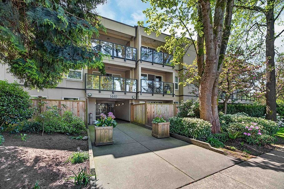 105 1440 E Broadway Vancouver, BC - 5