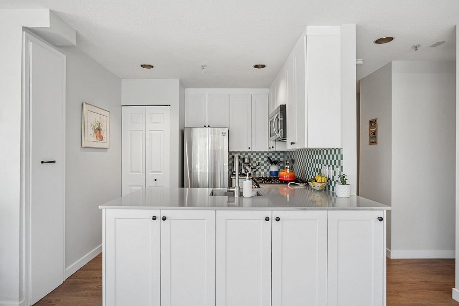 302 1510 Grant Street Vancouver, BC - 5