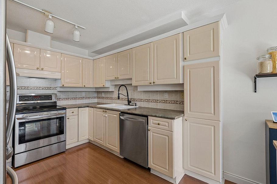 3 222 E 5th Street North Vancouver, BC - 17