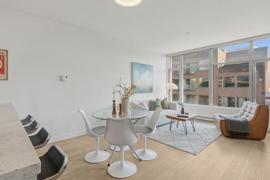 403 71 E Pender Street Vancouver, BC - 3