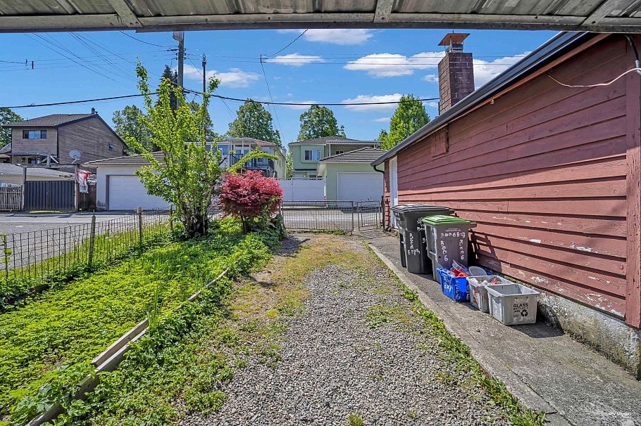 3006 E 27th Avenue Vancouver, BC - 26
