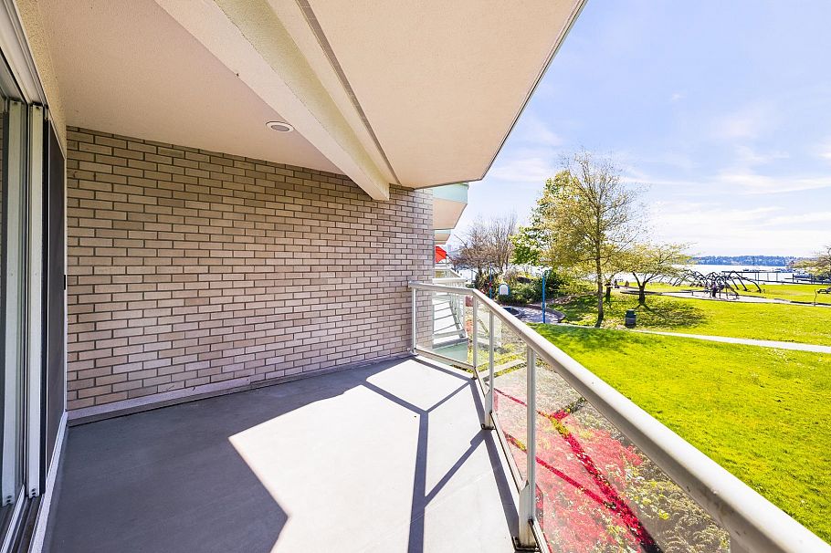 1206 33 Chesterfield Place North Vancouver, BC - 34