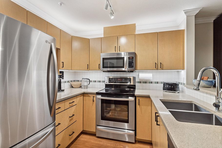 206 175 E 10th Street North Vancouver, BC - 12