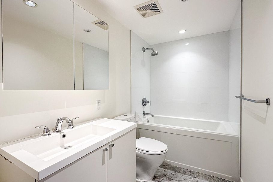 202 4355 W 10th Avenue Vancouver, BC - 12