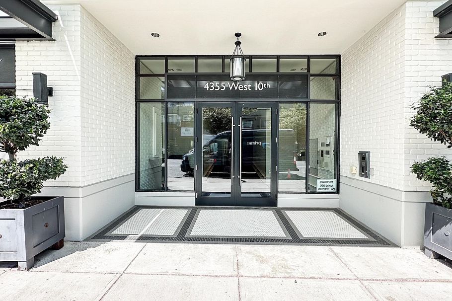 202 4355 W 10th Avenue Vancouver, BC - 1