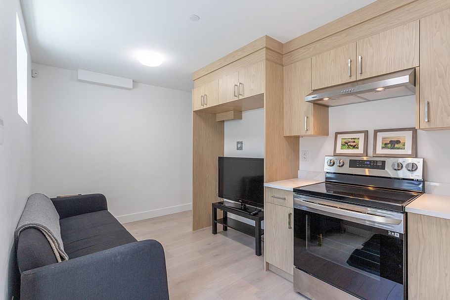 2868 E 49th Avenue Vancouver, BC - 20