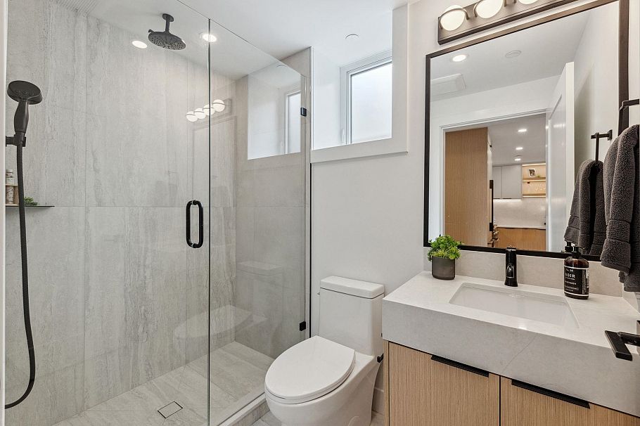 3383 Victoria Drive Vancouver, BC - 18