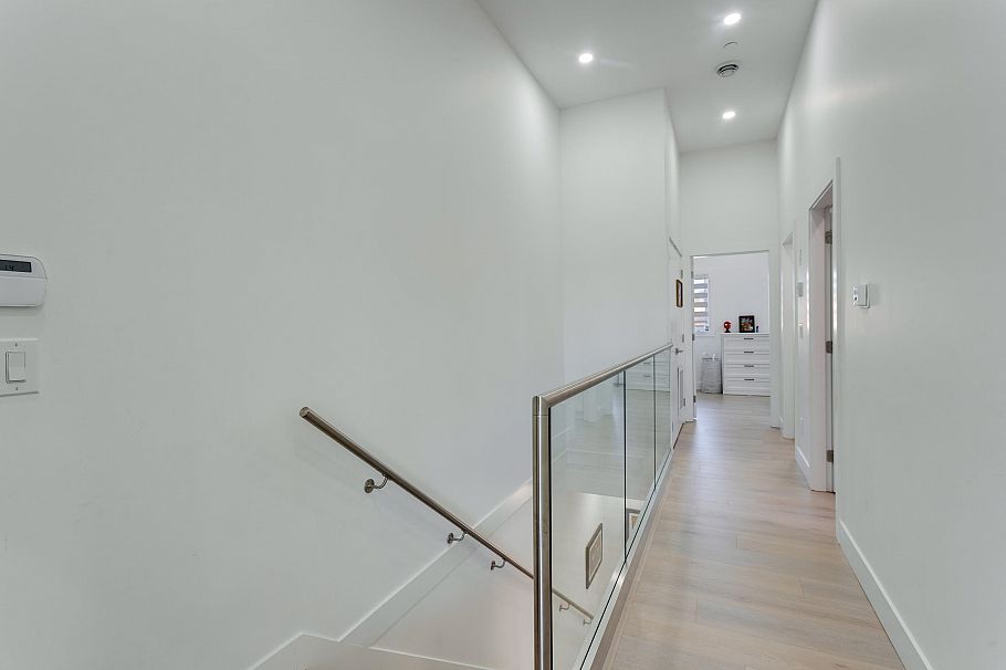 2868 E 49th Avenue Vancouver, BC - 12