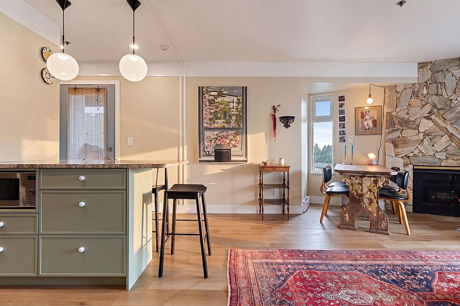 403 2295 Pandora Street Vancouver, BC - 2