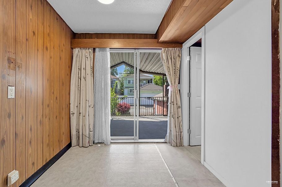 3006 E 27th Avenue Vancouver, BC - 16