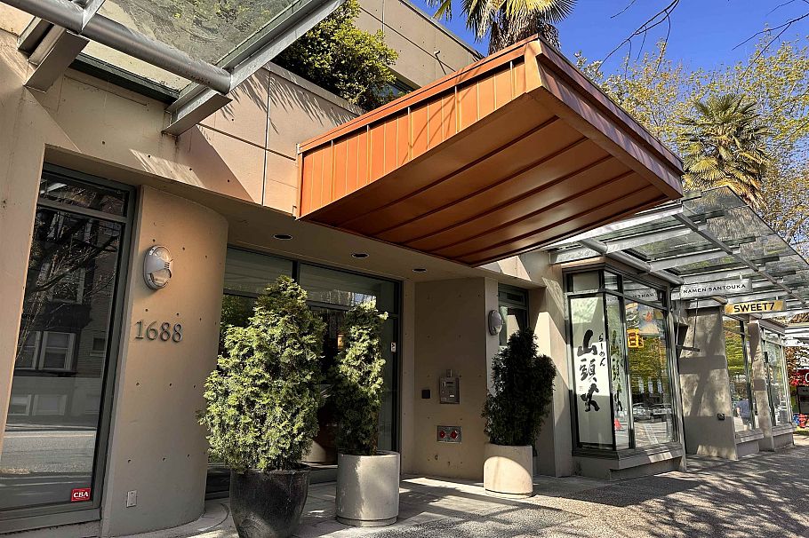 214 1688 Robson Street Vancouver, BC - 2