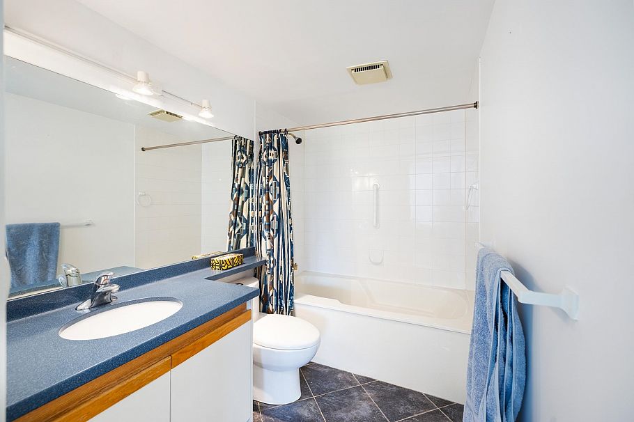 1206 33 Chesterfield Place North Vancouver, BC - 30