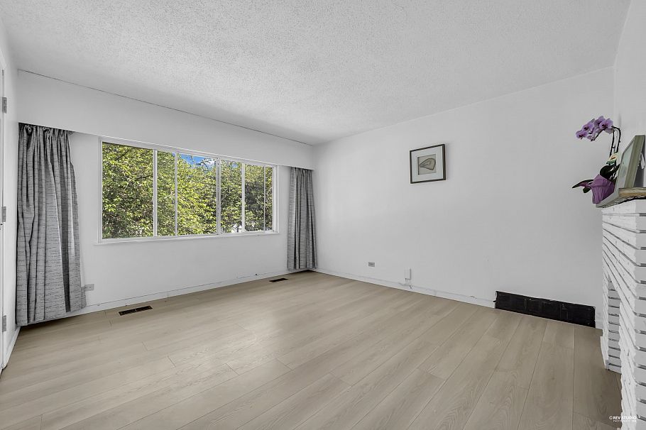 3006 E 27th Avenue Vancouver, BC - 5