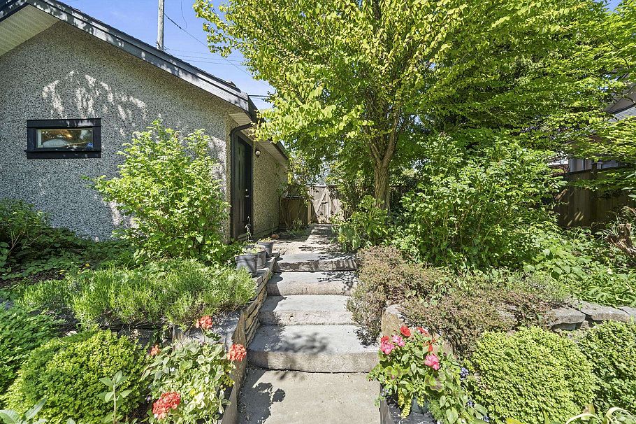 125 W 39th Avenue Vancouver, BC - 38