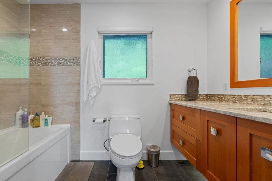 707 E Braemar Road North Vancouver, BC - 16