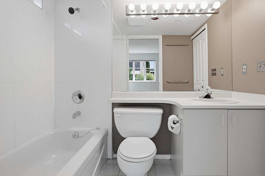 737 W 7th Avenue Vancouver, BC - 17