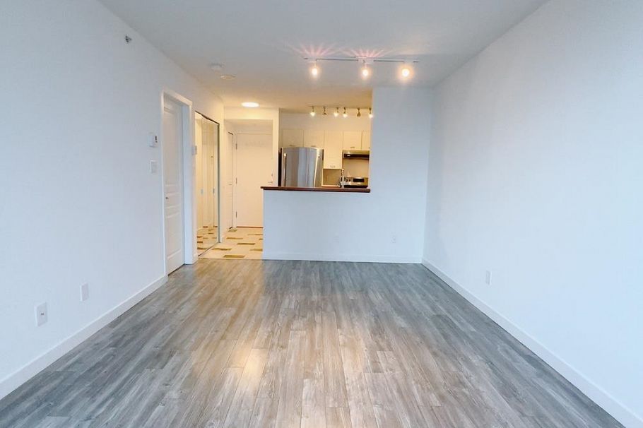 806 3438 Vanness Avenue Vancouver, BC - 2