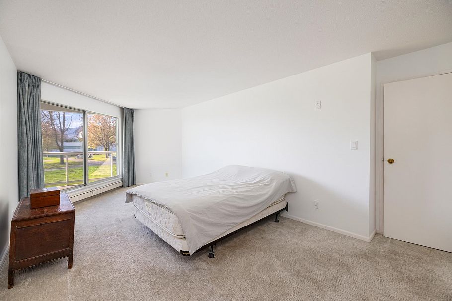 1206 33 Chesterfield Place North Vancouver, BC - 26