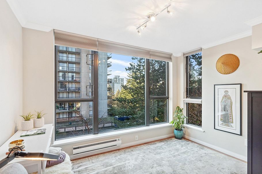 206 175 E 10th Street North Vancouver, BC - 6