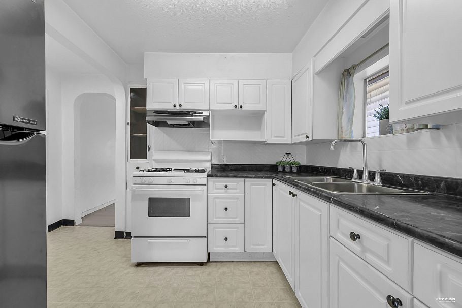 3006 E 27th Avenue Vancouver, BC - 10