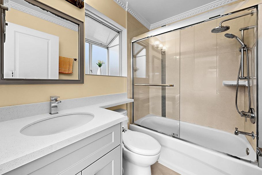 2166 E 39th Avenue Vancouver, BC - 21