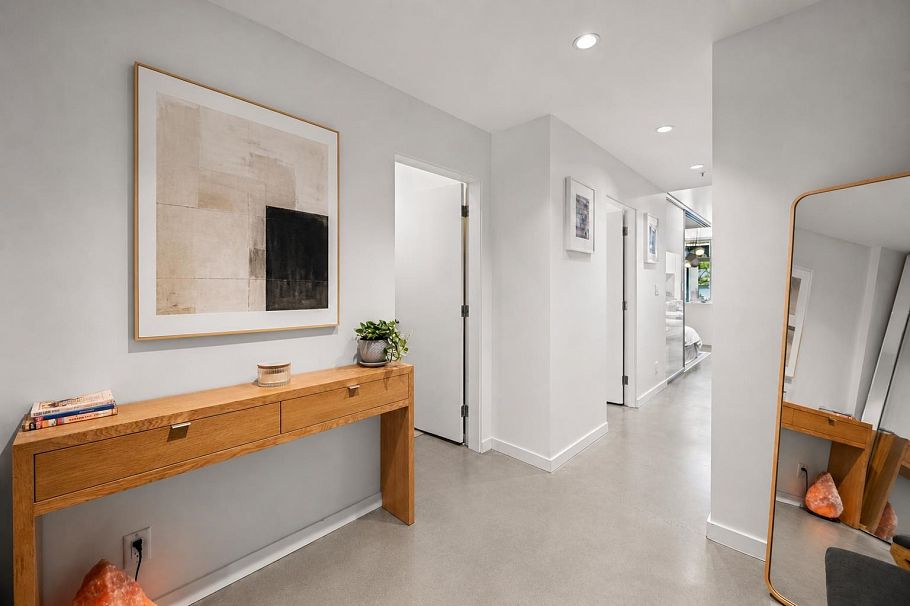409 53 W Hastings Street Vancouver, BC - 5