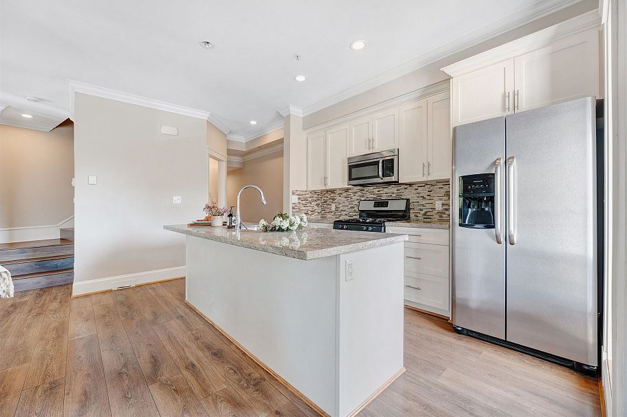 308 Seymour River Place North Vancouver, BC - 12