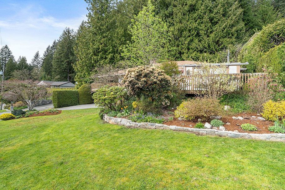 234 Rondoval Crescent North Vancouver, BC - 35