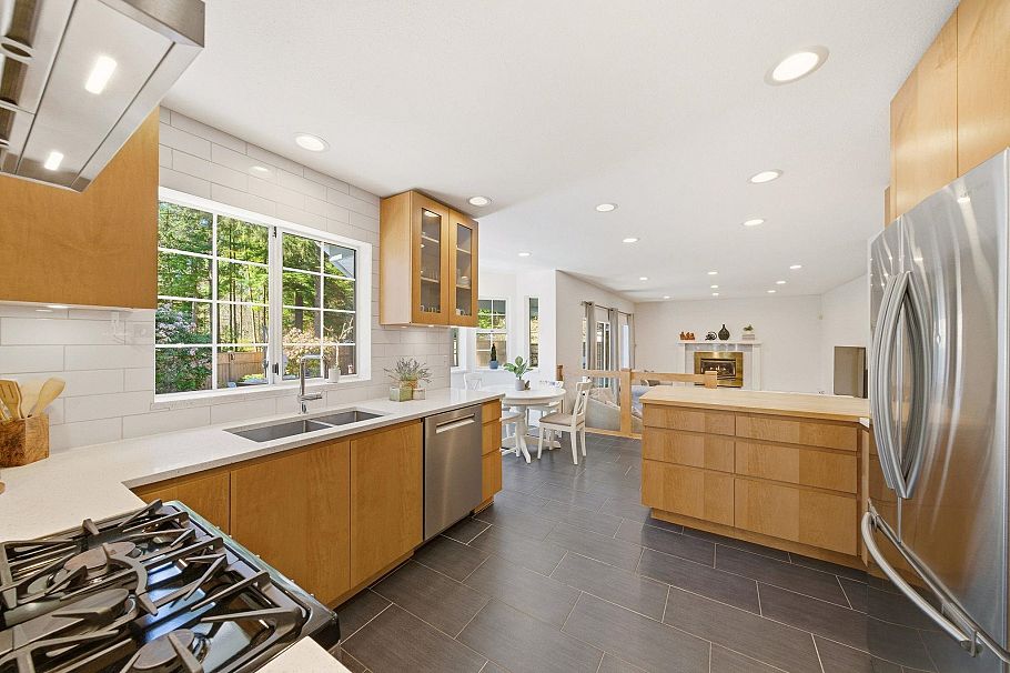 4063 Shone Road North Vancouver, BC - 11