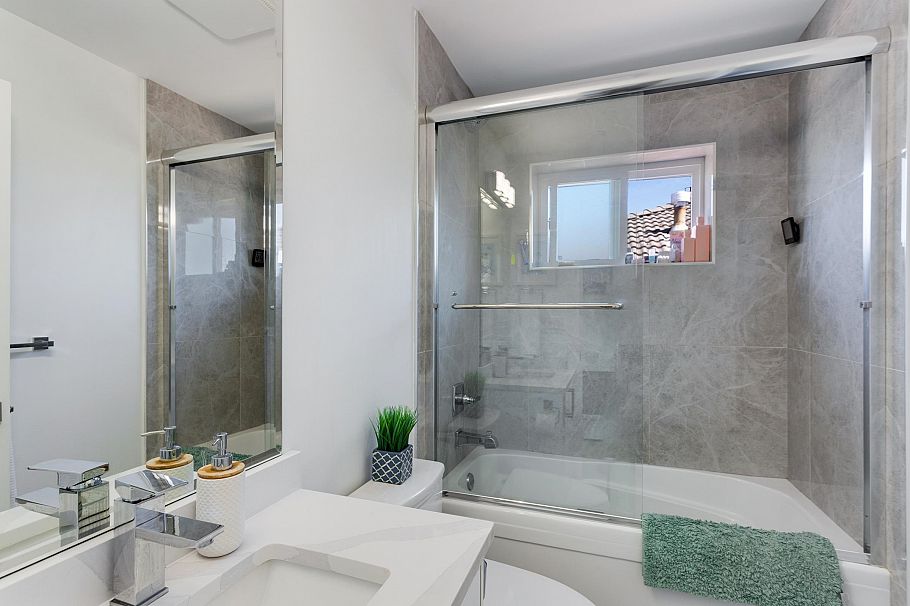 2868 E 49th Avenue Vancouver, BC - 18